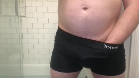 lvguynextdoor440656 online show from June 3, 1:40 am