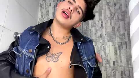 Snapshot of lylebennett_ chatting on September 26, 2:31 am Lyle Bennett Freelance Model online show from September 26, 2:31 am