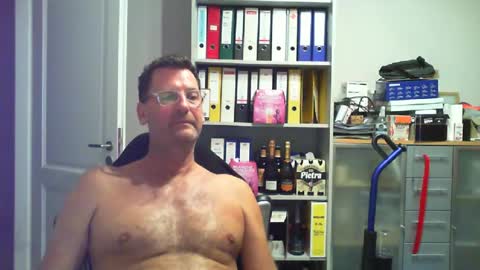 macfly67 online show from August 7, 8:48 pm