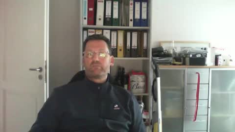 Snapshot of macfly67 chatting on December 2, 10:06 am macfly67 online show from December 2, 10:06 am