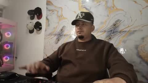 magic_milk23 online show from February 14, 9:48 am