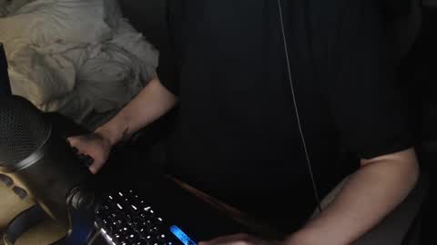 Snapshot of magicjawn chatting on January 1, 3:02 am magicjawn online show from January 1, 3:02 am