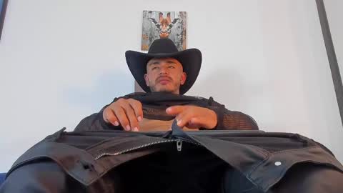 Magnusclark online show from April 1, 8:39 pm