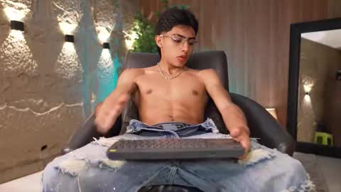 Marco and Ethan online show from February 28, 4:33 am