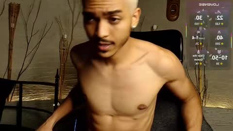 Snapshot of marcusrain_ chatting on October 19, 10:24 pm Marcus online show from October 19, 10:24 pm