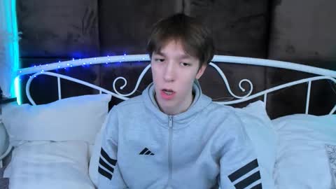 Mark online show from February 4, 3:51 pm