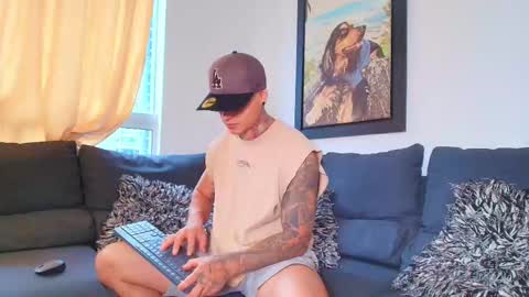 Sebastian online show from November 16, 3:58 pm