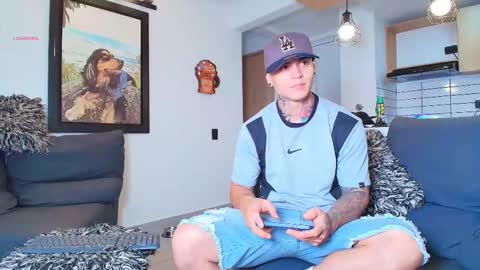 Snapshot of marko_toro__ chatting on October 20, 8:24 pm Sebastian online show from October 20, 8:24 pm