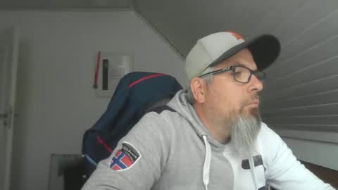 marriedcock1980 online show from May 6, 6:03 am