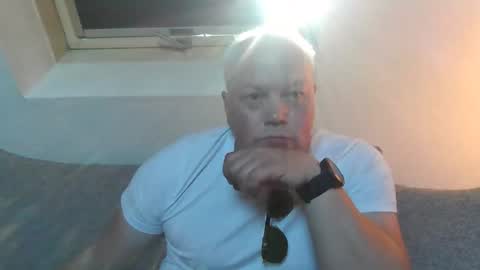 mars0481 online show from April 25, 3:09 pm