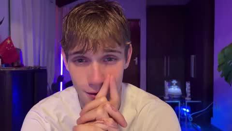 Snapshot of mason_gallagher chatting on October 18, 10:47 pm Mason online show from October 18, 10:47 pm