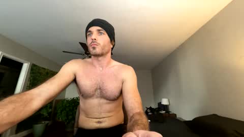 Snapshot of master_louie chatting on December 11, 4:05 pm muskyjockdick online show from December 11, 4:05 pm