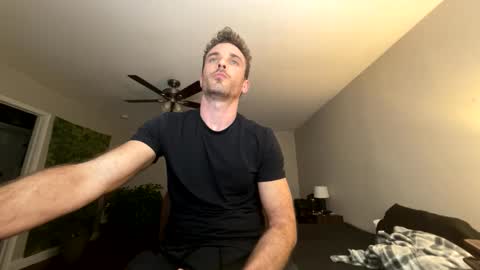 Snapshot of master_louie chatting on December 25, 2:46 am muskyjockdick online show from December 25, 2:46 am