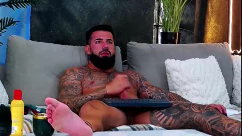 Snapshot of masterkingofmuscle chatting on September 26, 8:12 am masterkingofmuscle online show from September 26, 8:12 am