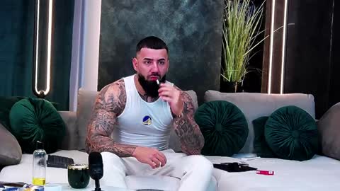 Snapshot of masterkingofmuscle chatting on January 22, 6:31 am masterkingofmuscle online show from January 22, 6:31 am