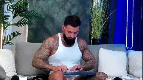 Snapshot of masterkingofmuscle chatting on October 2, 6:50 am masterkingofmuscle online show from October 2, 6:50 am