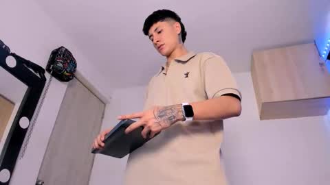 mateo_escobar online show from September 15, 8:32 pm