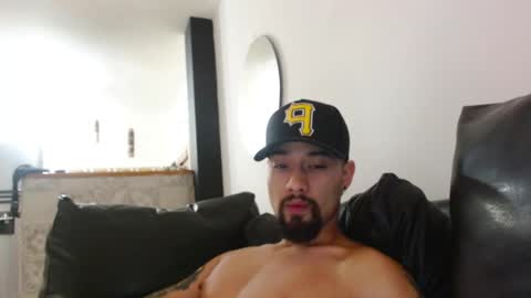 Snapshot of mathew444 chatting on December 31, 4:57 pm STRURIBE ON INSTAGRAM online show from December 31, 4:57 pm