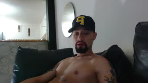 Snapshot of mathew444 chatting on December 18, 12:40 pm STRURIBE ON INSTAGRAM online show from December 18, 12:40 pm