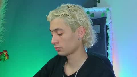 mattias     online show from September 29, 4:55 am