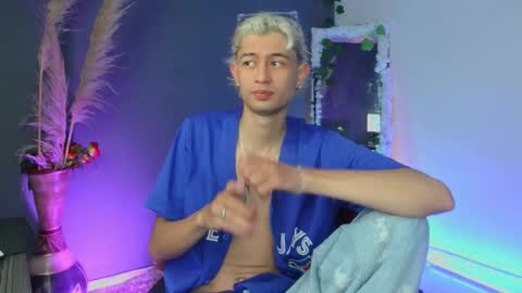 mattias     online show from October 12, 6:07 am