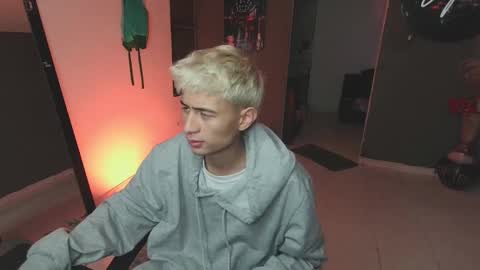 mattias     online show from March 10, 1:01 am