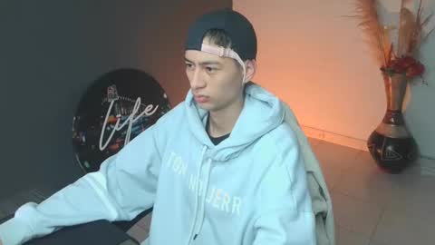 mattias     online show from December 18, 1:02 pm