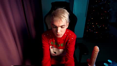 Snapshot of mattyaiden chatting on December 22, 1:55 pm Matty Aiden online show from December 22, 1:55 pm