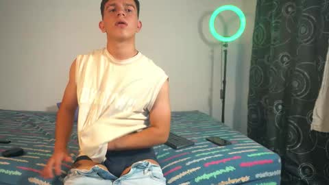 Max online show from November 20, 11:03 pm