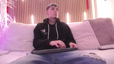 Max online show from February 15, 12:35 pm