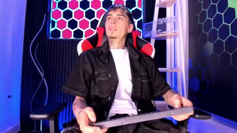 Max online show from April 15, 3:50 am