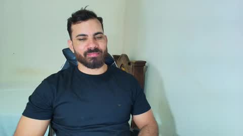 Snapshot of max_love25 chatting on October 6, 3:55 am max_love25 online show from October 6, 3:55 am