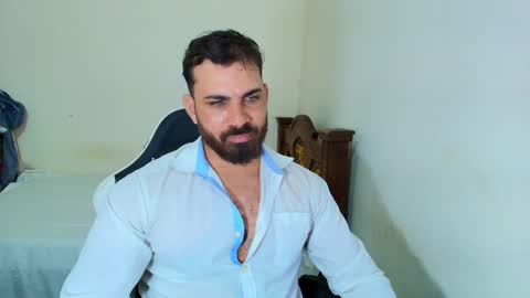 Snapshot of max_love25 chatting on October 4, 2:49 am max_love25 online show from October 4, 2:49 am
