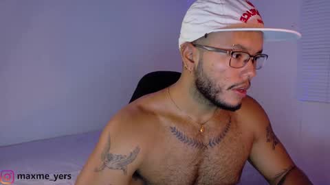 Snapshot of max_meyer chatting on October 3, 10:15 pm max_meyer online show from October 3, 10:15 pm