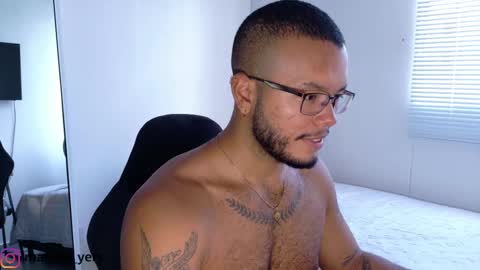 Snapshot of max_meyer chatting on October 1, 10:03 pm max_meyer online show from October 1, 10:03 pm