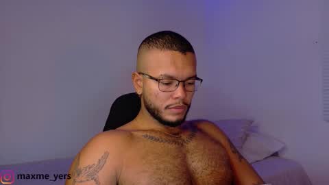 Snapshot of max_meyer chatting on October 11, 4:05 am max_meyer online show from October 11, 4:05 am