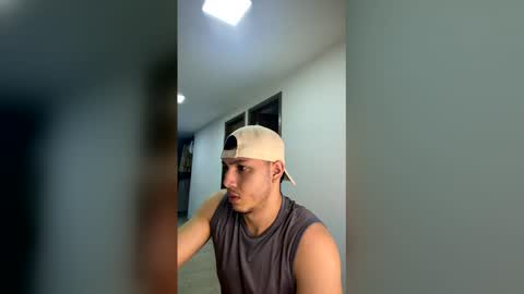 max_valiant1 online show from April 19, 2:33 am