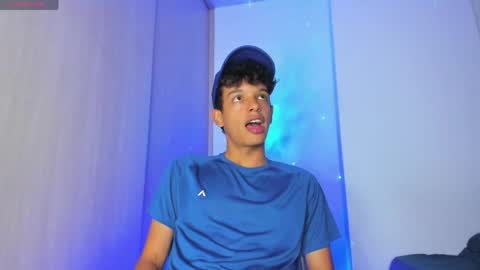 Max  online show from April 18, 2:02 am