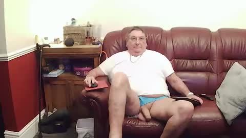 MAX online show from April 7, 10:32 pm