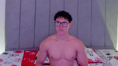 Snapshot of maxiimus__ chatting on October 21, 6:38 am Maximus online show from October 21, 6:38 am