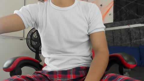 Snapshot of maximiliano_khalil chatting on October 28, 8:00 pm Maximiliano online show from October 28, 8:00 pm