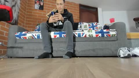 maximo__77 online show from March 18, 3:42 am