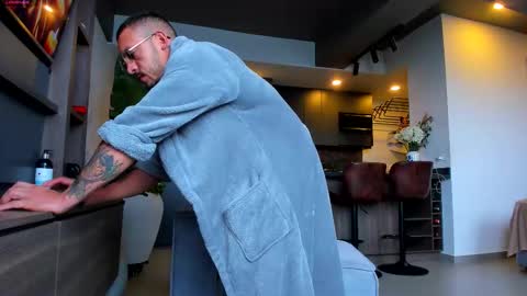 maximo_and_marcelo online show from February 25, 12:17 pm