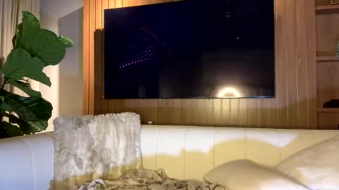 Maximo online show from November 14, 4:15 am