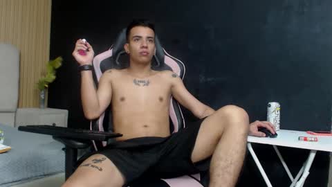 MaximoGray online show from January 16, 9:50 pm