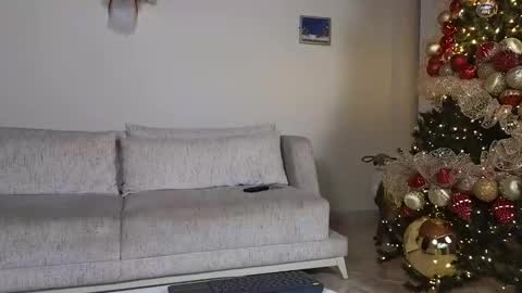 Snapshot of maximohoot chatting on January 4, 2:56 am Sebastian online show from January 4, 2:56 am