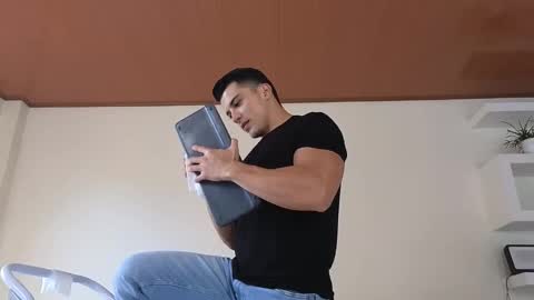 Snapshot of maximohoot chatting on January 17, 5:20 pm Sebastian online show from January 17, 5:20 pm