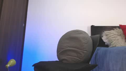 Independent Model online show from April 9, 6:19 am