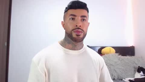 Independent Model online show from February 18, 4:43 am