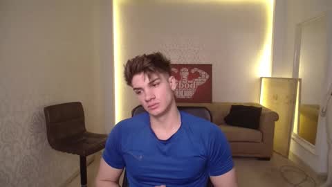 Snapshot of maxkaiden chatting on March 6, 5:24 am MaxKaiden online show from March 6, 5:24 am